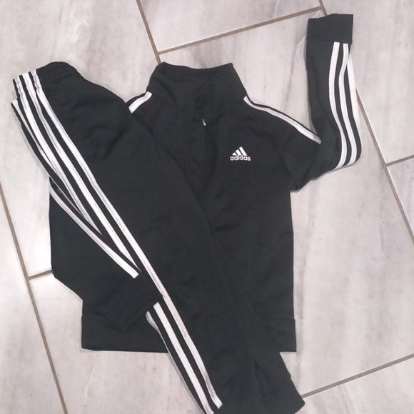 Adidas track suit 6 yeara - Picture 1 of 1